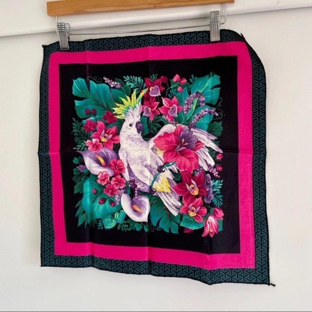 NEW Scarf w/‎ Bird and Hawaiian Florals